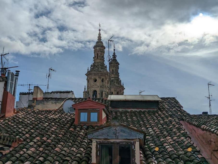 Old Town Loft - Cathedral Views. Διαμέρισμα Λογκρόνο Εξωτερικό φωτογραφία
