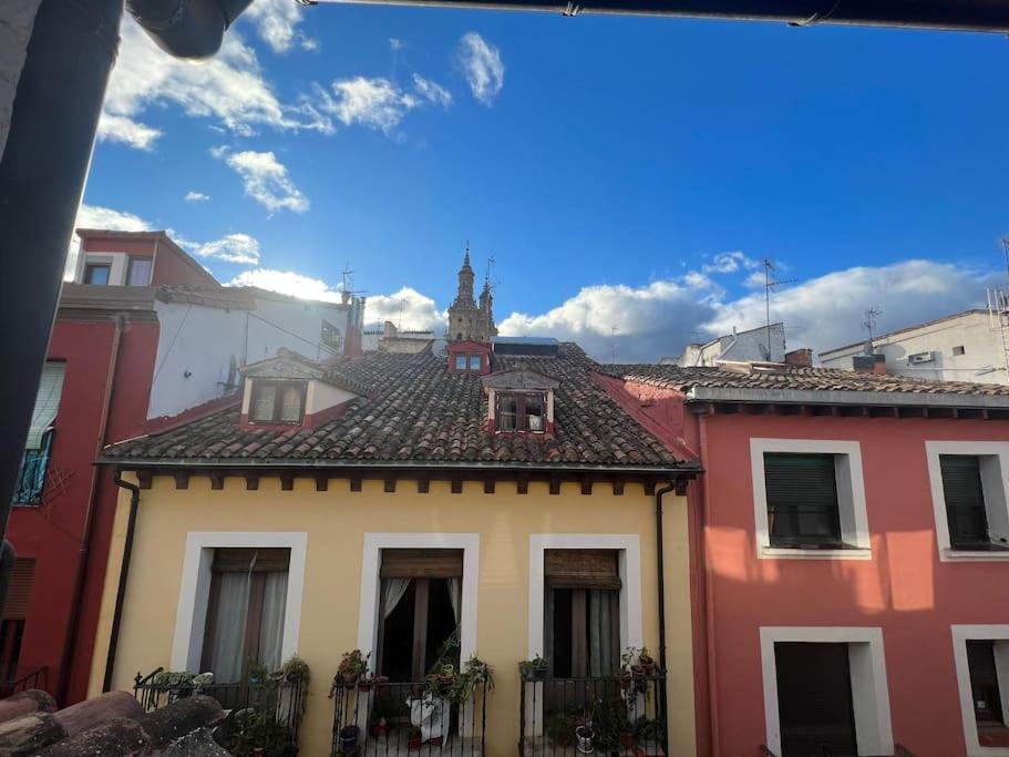 Old Town Loft - Cathedral Views. Διαμέρισμα Λογκρόνο Εξωτερικό φωτογραφία
