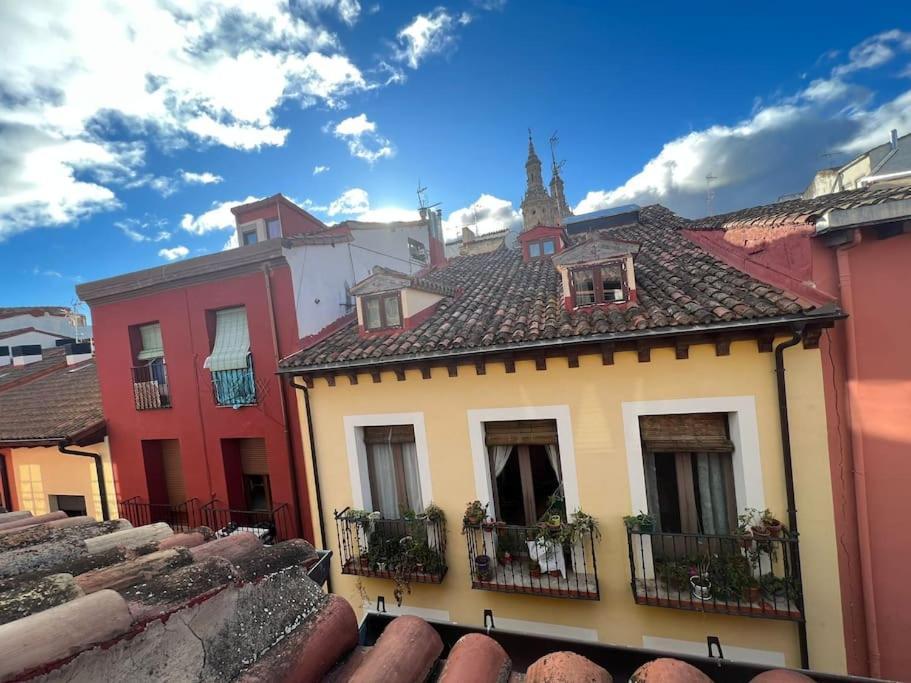 Old Town Loft - Cathedral Views. Διαμέρισμα Λογκρόνο Εξωτερικό φωτογραφία
